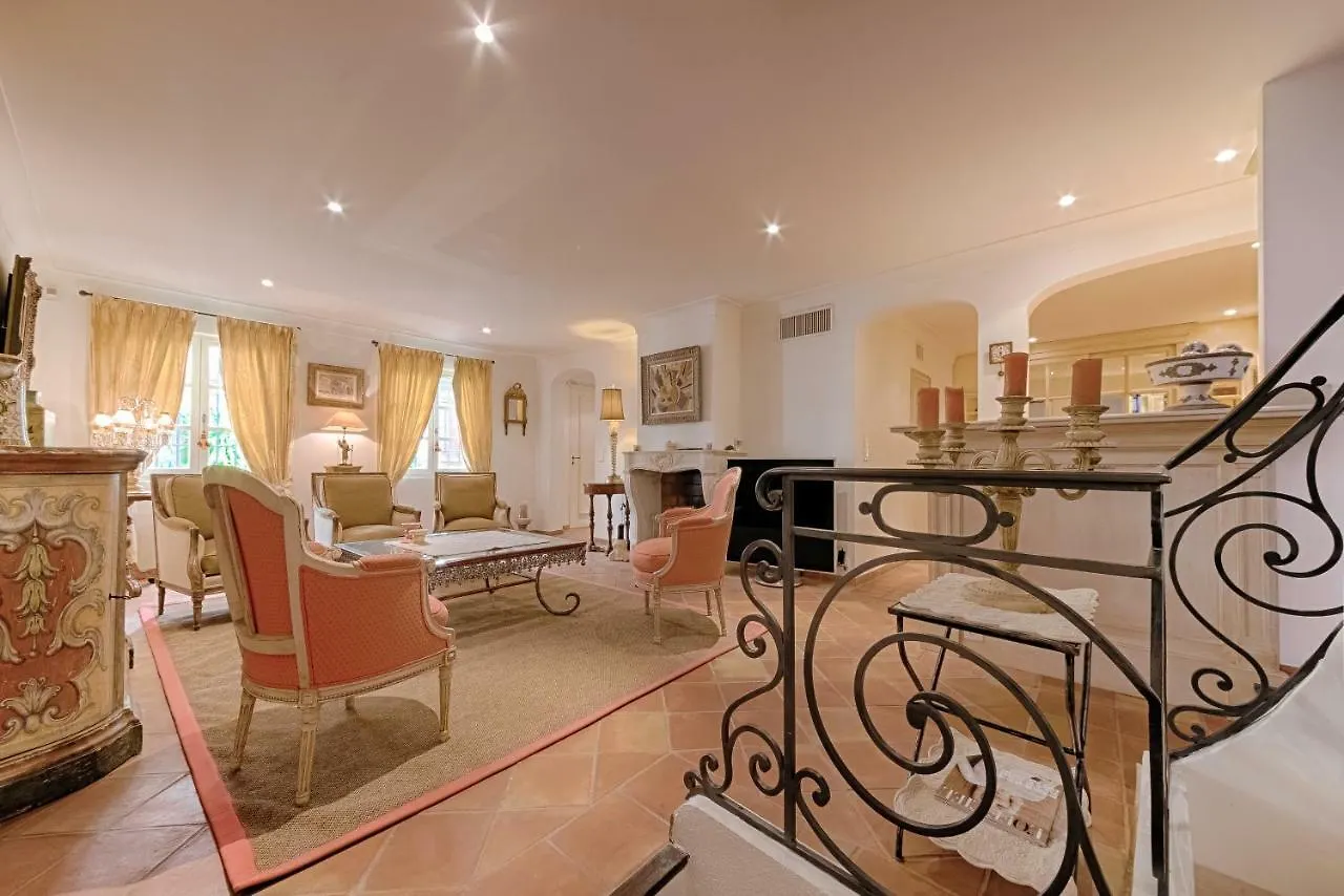 Maison Des Bouchonniers Saint-Tropez 0*,  France
